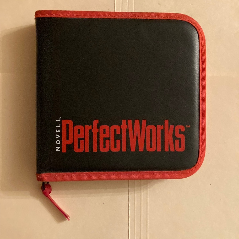 1995 Novell 10 CD Zippered Case